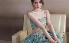 茜ハ摘マレ染メラレル